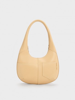 Charles & Keith Anthea Contrast-Trim Curved Hobo Tasche Beige | 325GVPLAJ