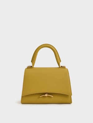 Charles & Keith Huxley Metallic Push-Lock Top Handtasche Senfgelb | 867KITADX