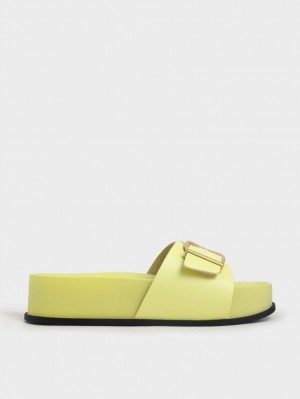 Charles & Keith Metallic Schnallen Plateausandalen Gelb | 280GPILDY