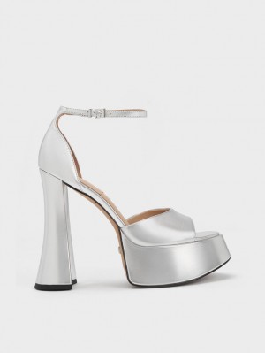 Charles & Keith Michelle Metallic Leder Plateausandalen Silber | 135DZGBXA