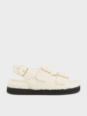 Charles & Keith Recycled PET - Furry Plateausandalen Weiß | 098YHKLJE