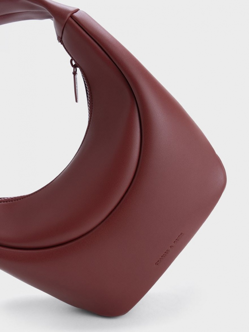 Charles & Keith Elongated Curved Hobo Tasche Rot | 641BMLOIS