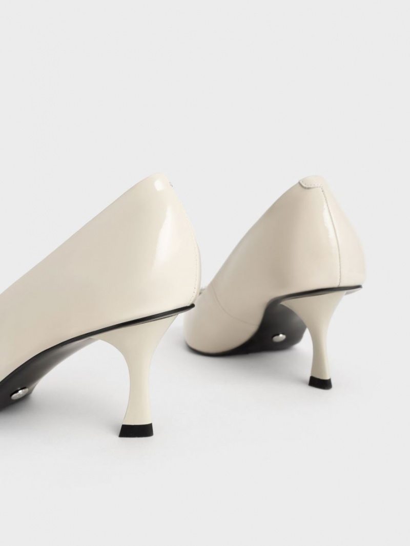 Charles & Keith Gem-Embellished Lack Leder Pumps Weiß | 351VBXPEF