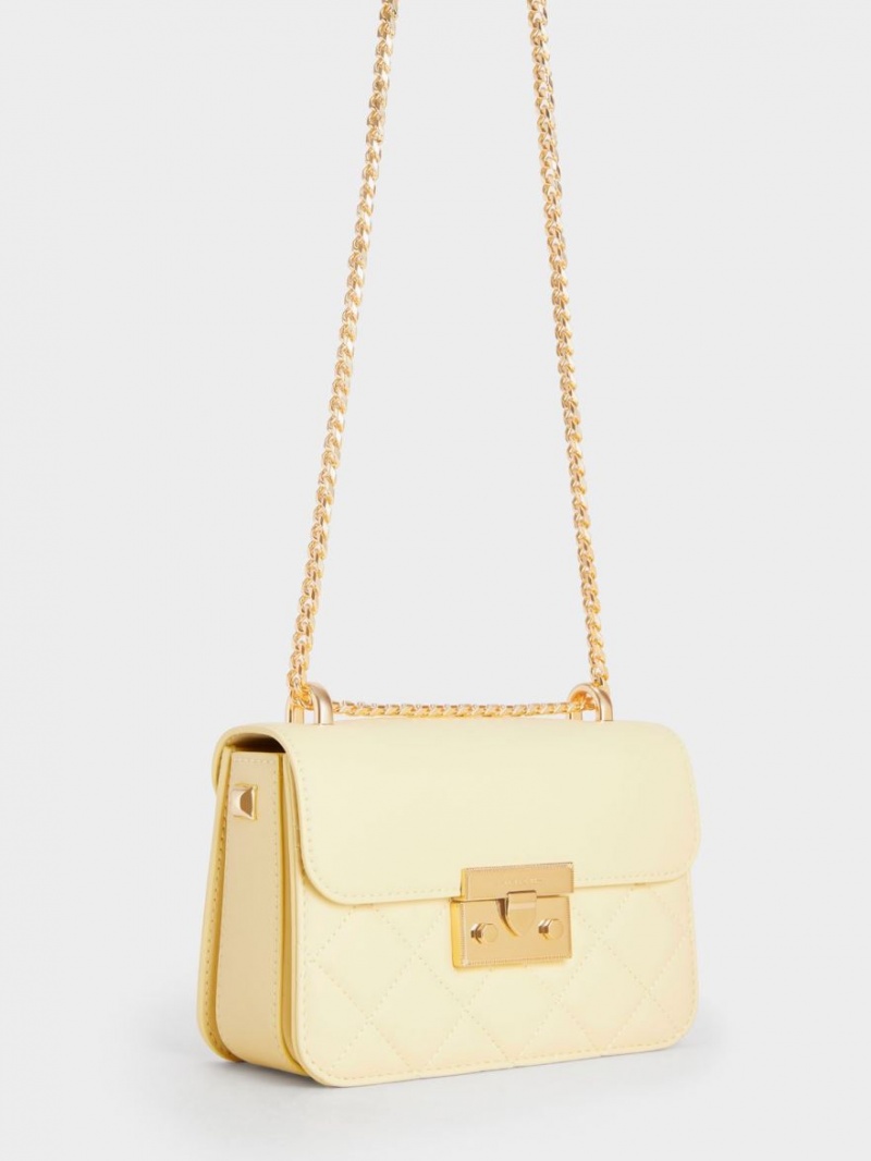 Charles & Keith Metallic Push-Lock Chain Crossbody Taschen Gelb | 862RUIJNE