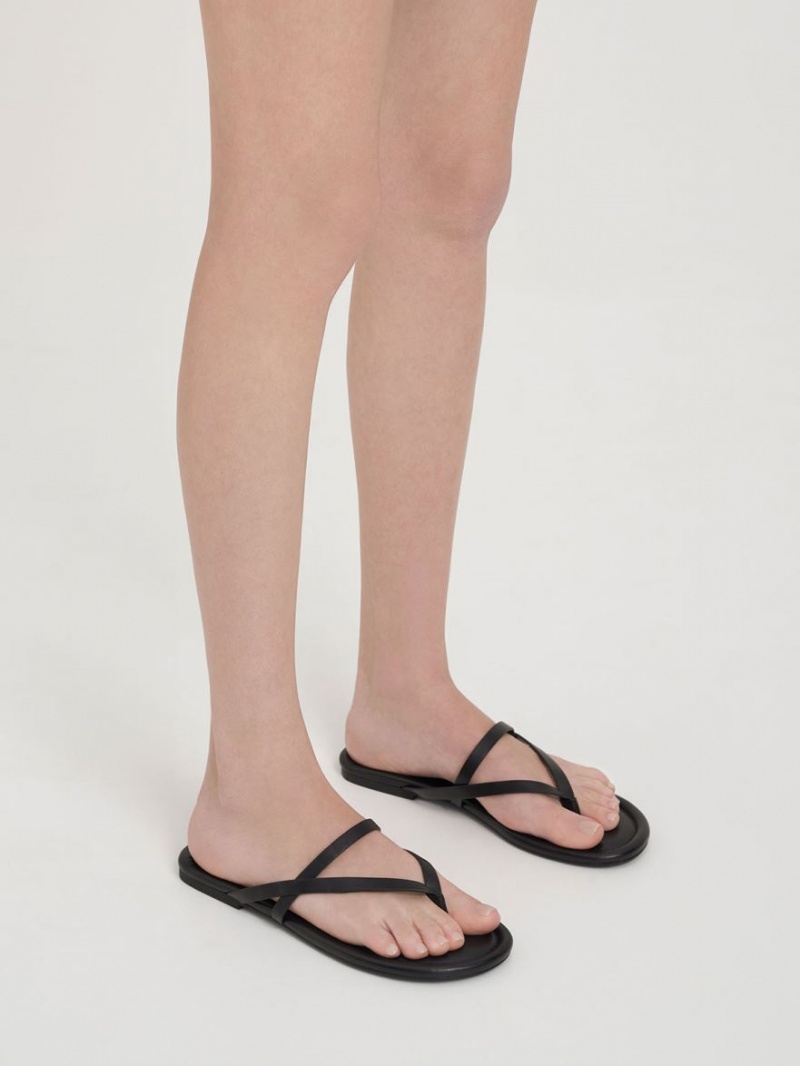 Charles & Keith Riemchen Tanga Sandalen Flach Schwarz | 817ZKMYPN