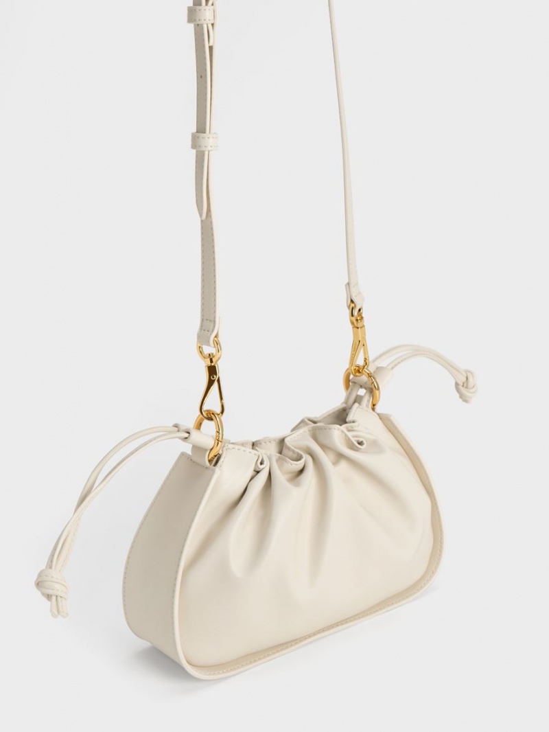 Charles & Keith Ruched Chain Handle Drawstring Schultertaschen Weiß | 913WQYTBC